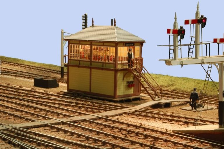 Signal box and bracket signals at Abbotstone
